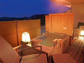 Room with open air-bath (open-air bath in the room is not hot spring)
