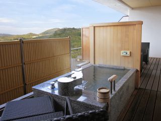 Room with open air-bath (open-air bath in the room is not hot spring)