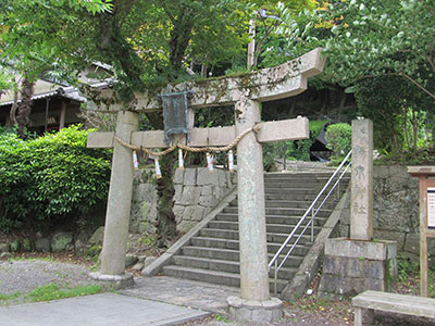 兵衛向陽閣-湯泉神社　鳥居.jpg