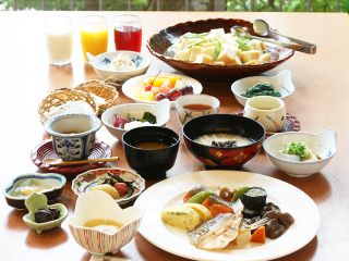 Buffet style breakfast (image)