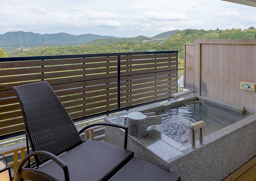 Guest room with open-air bath photo