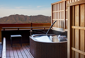 画像:展望露天風呂付和モダン客室「すいらん」オープン